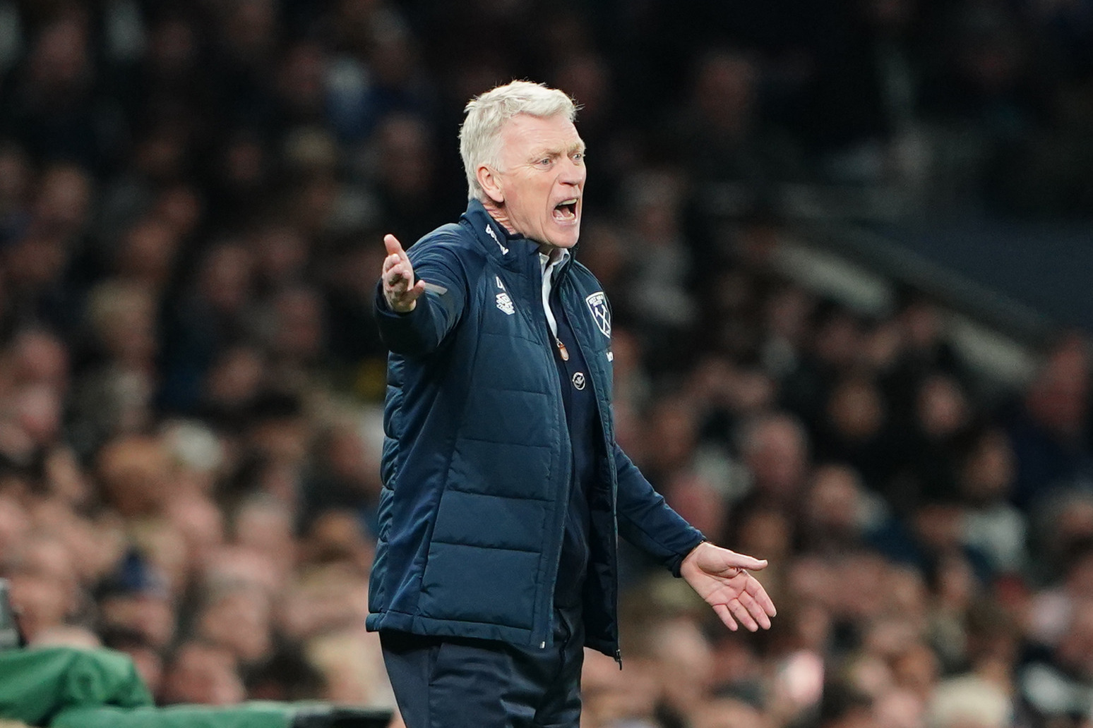 David Moyes has backing of West Ham board despite dropping into relegation zone 