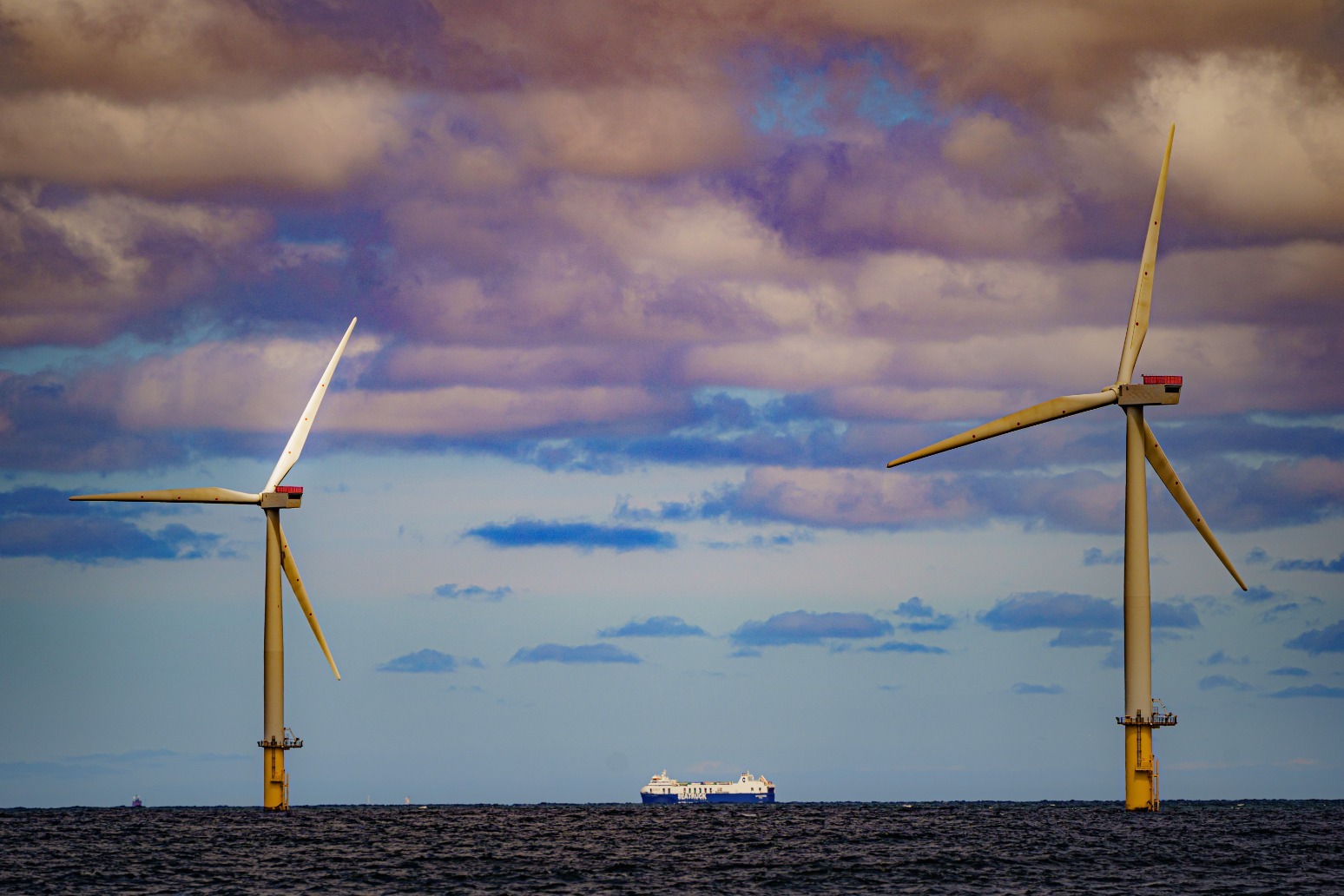 Ministers unveil plan to ‘power up Britain’ with boost for offshore wind 