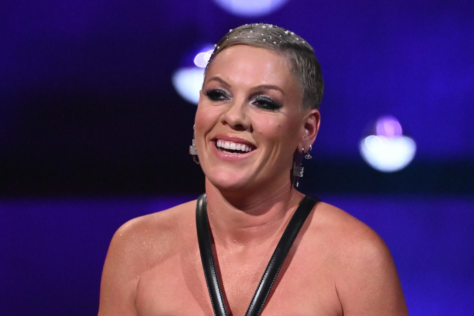 Pink’s daughter sings on stage during UK opening night of Summer Carnival tour 