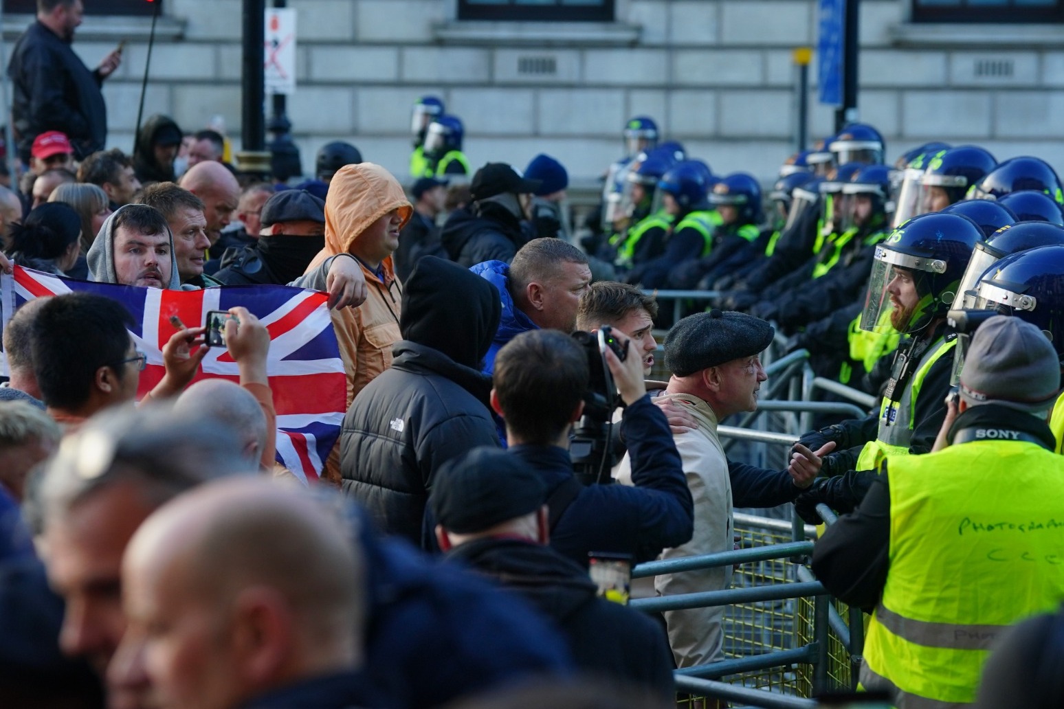 Counter-protesters arrested during pro-Palestinian demonstration 