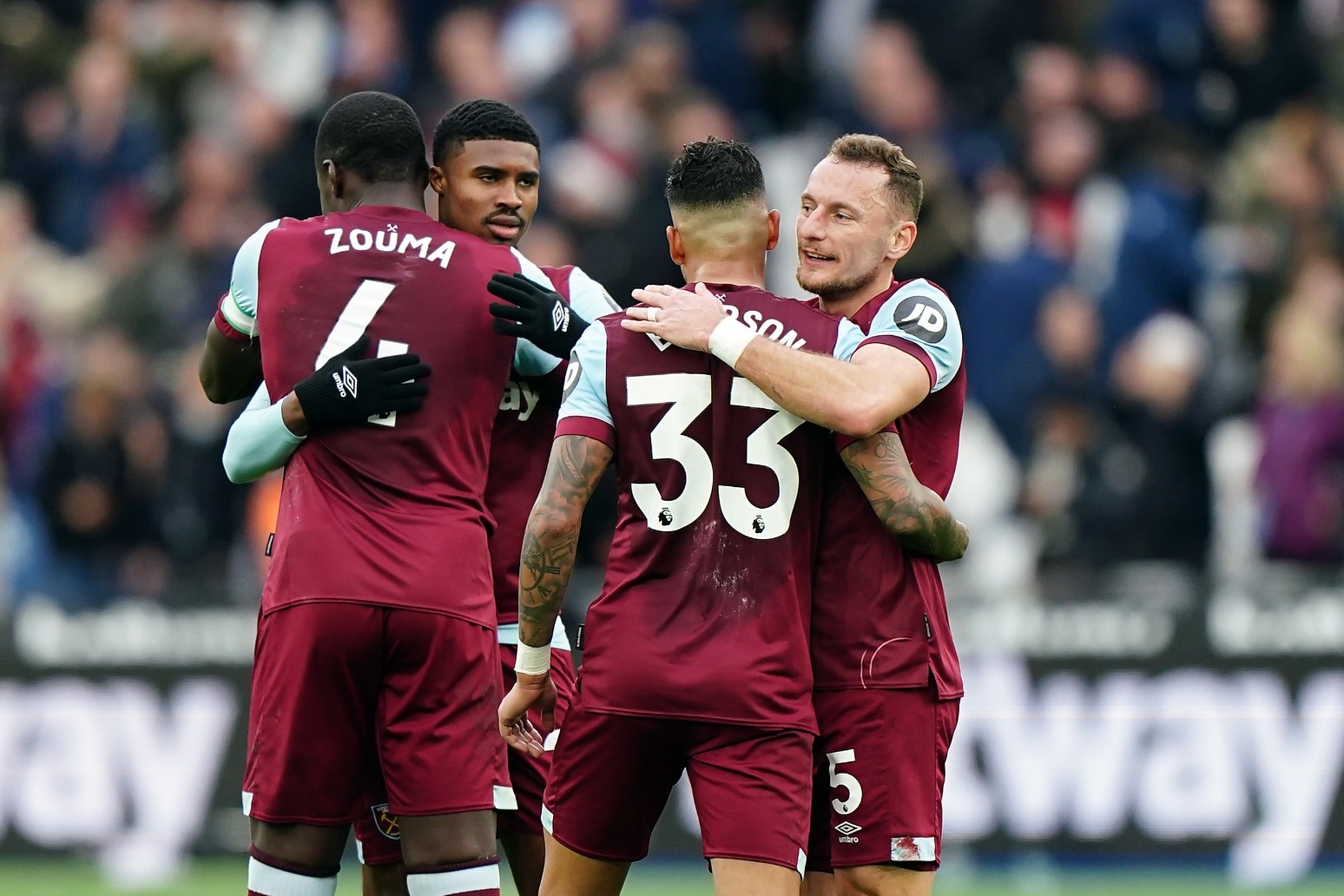 Late goals earn West Ham win over lacklustre Manchester United 