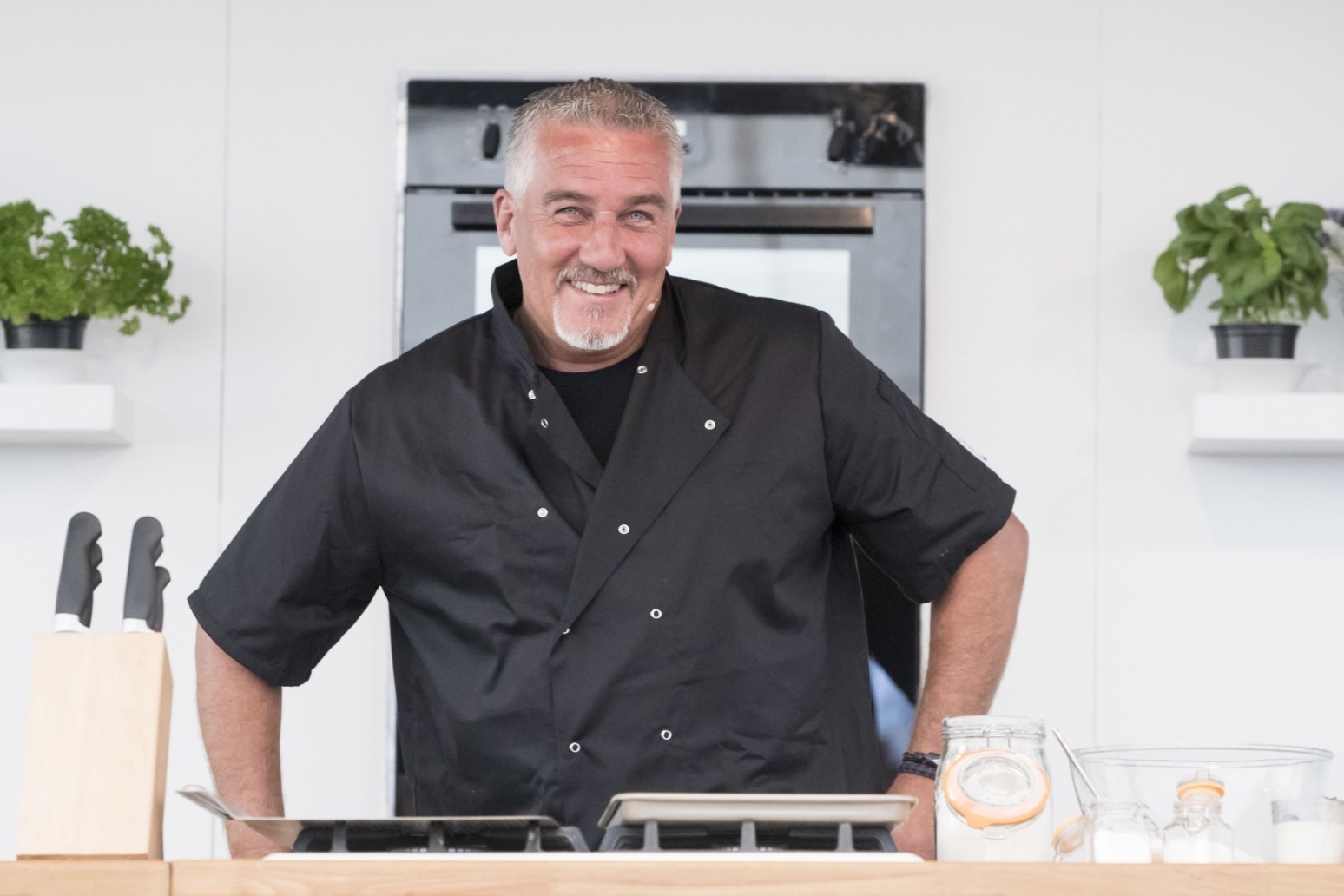 Paul Hollywood set for royal handshake 