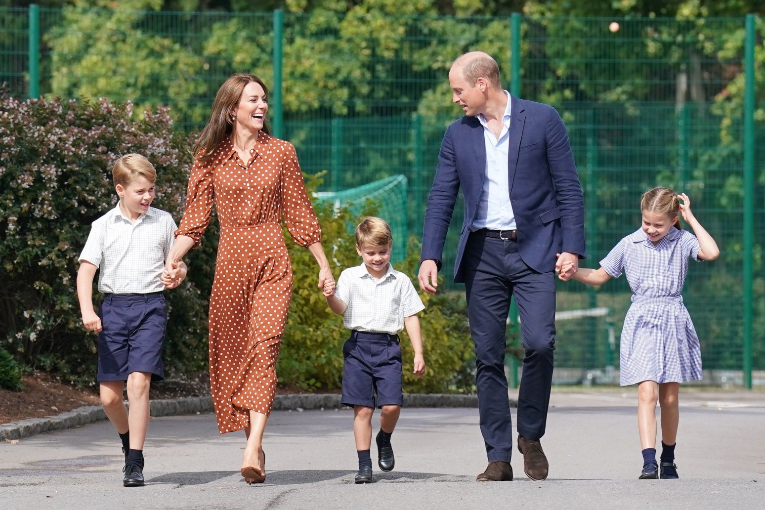 Kate praised for telling children of cancer diagnosis 