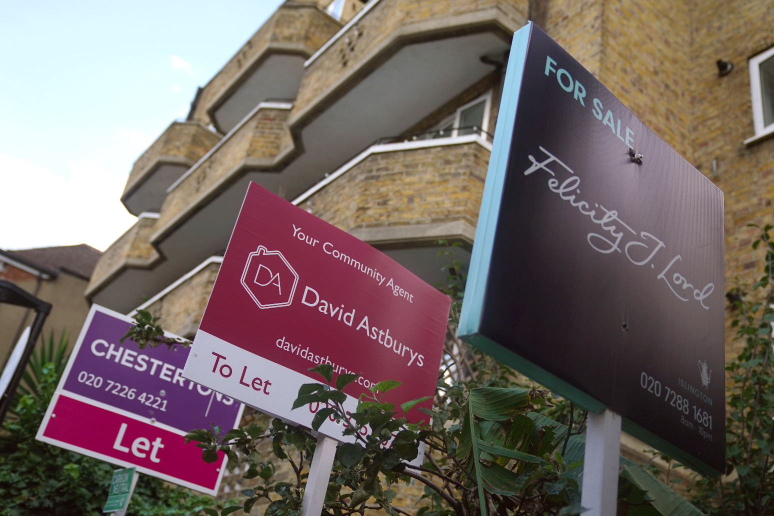 House price falls slow as private rents hit new records 