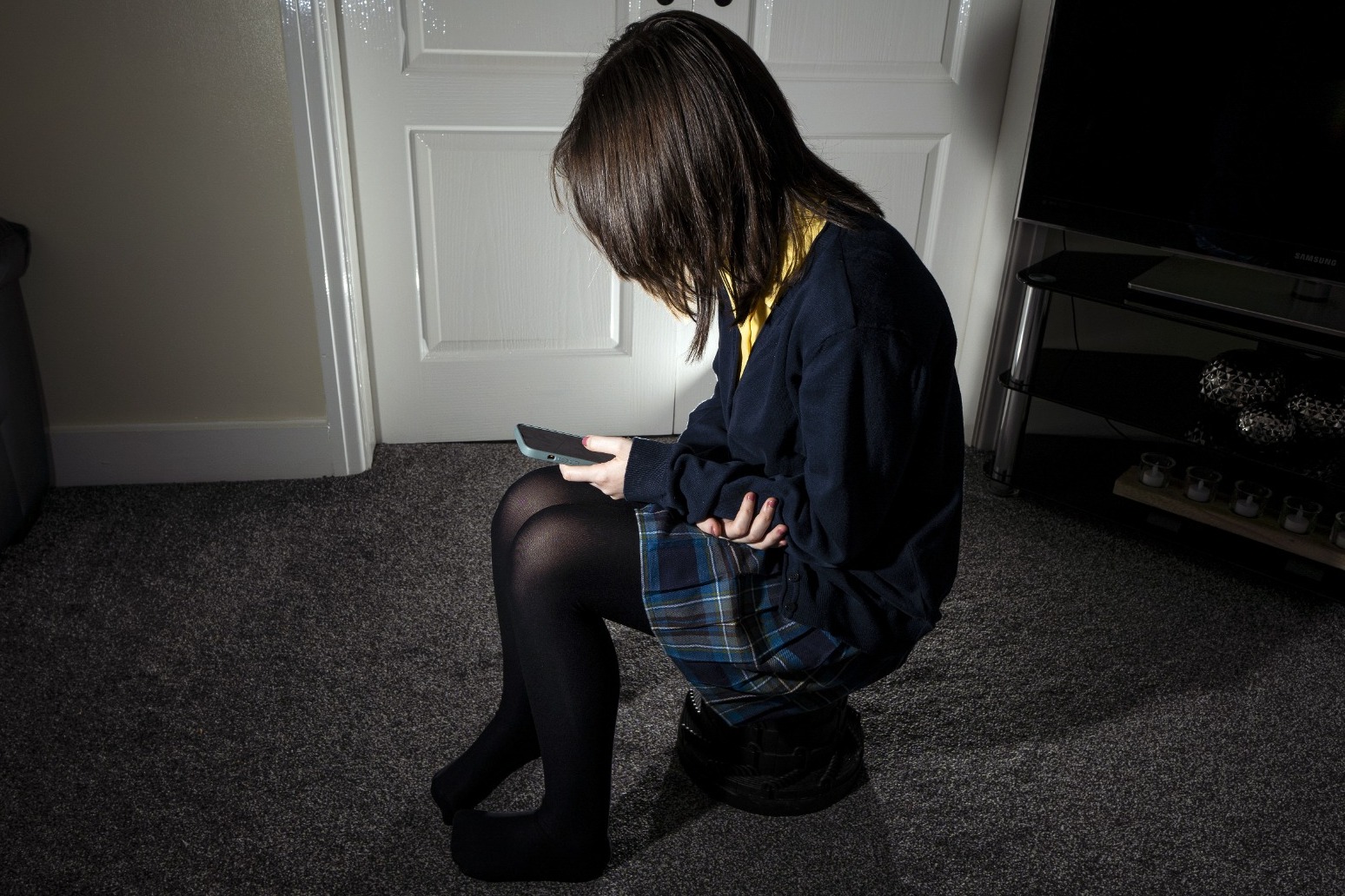 Report recommends banning smartphones for under-16s 