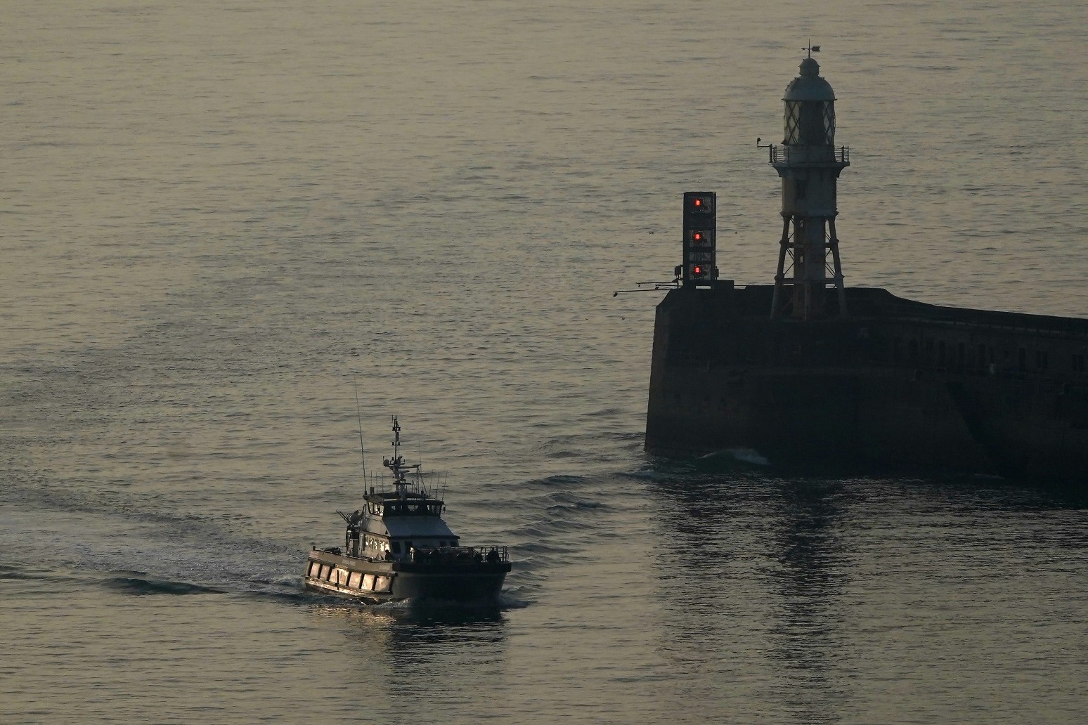 Several migrants die trying to cross Channel, reports say 