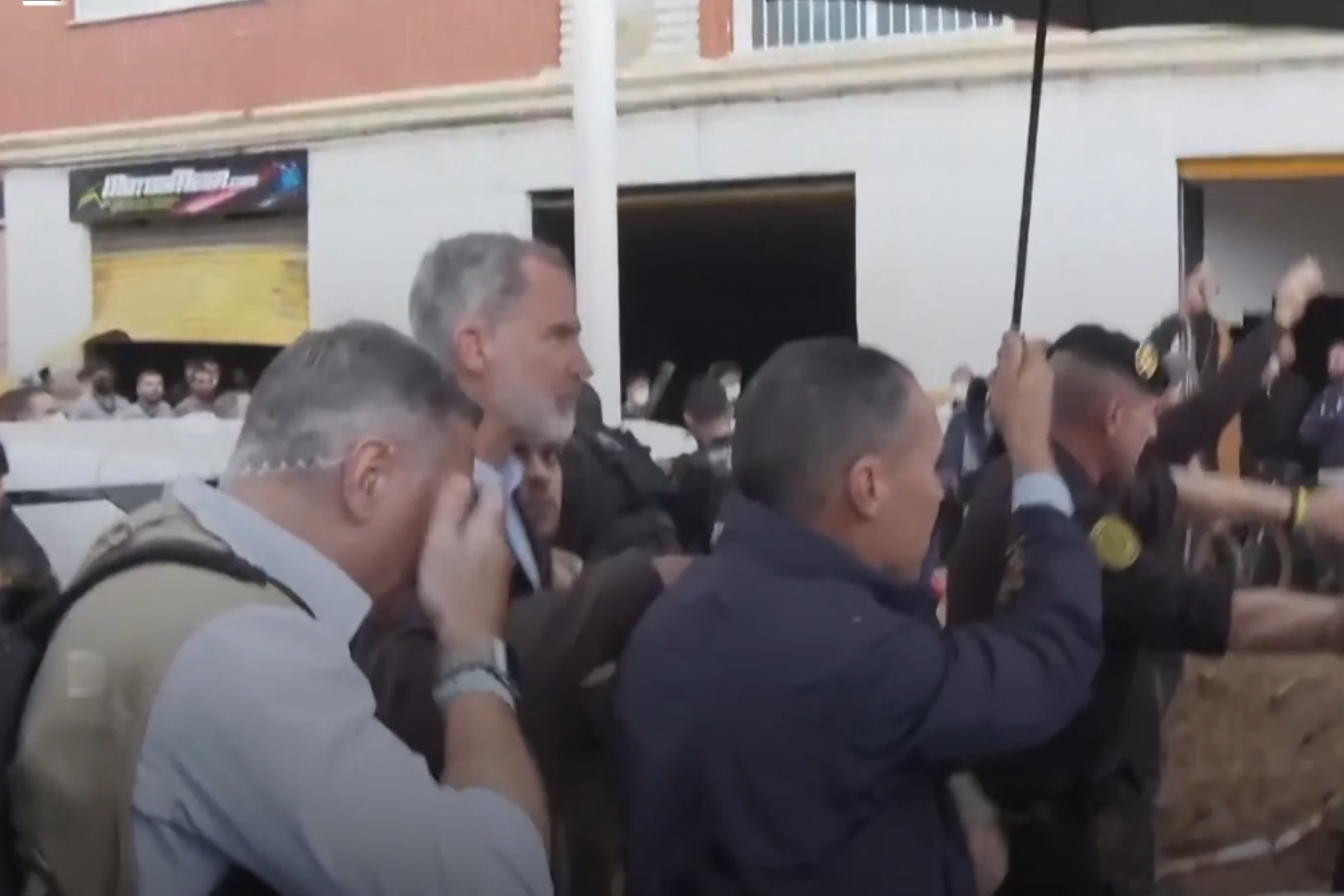 Angry flood survivors hurl mud and insults at Spain’s King Felipe VI 