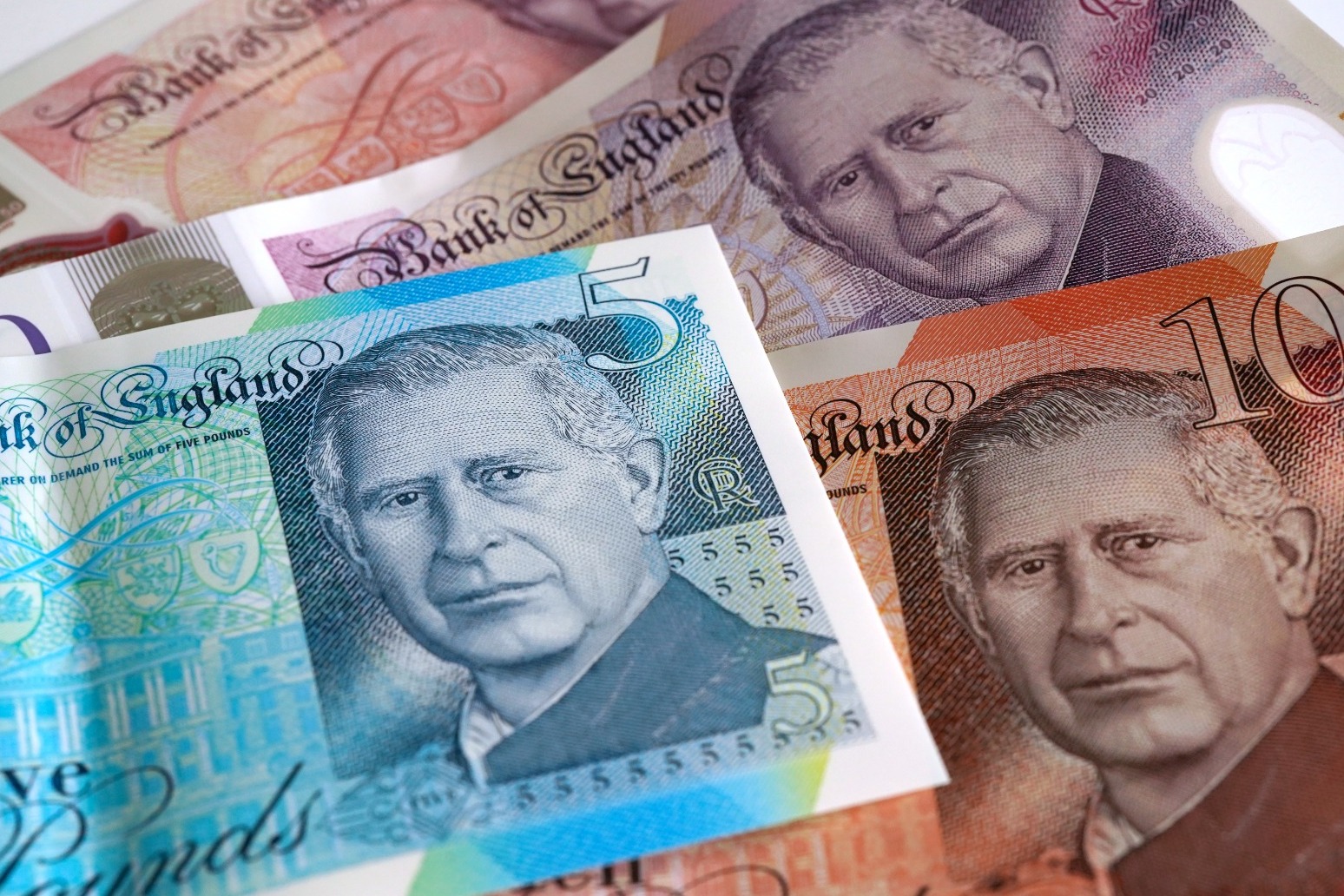 Economic growth slows to 0.1% between July and September 