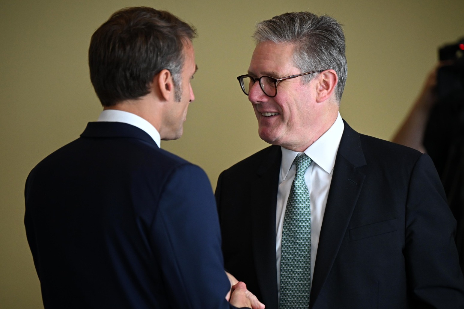Starmer and Macron to discuss Ukraine ahead of Armistice commemorations 