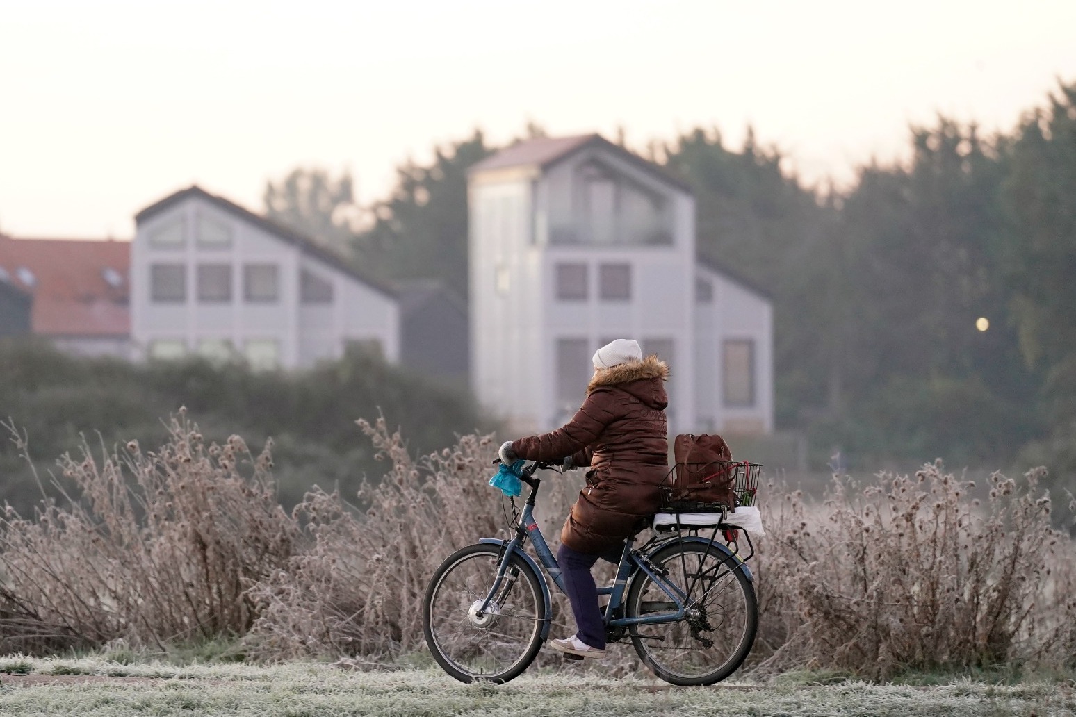 Temperatures around UK to plunge following mild weather, says Met Office 