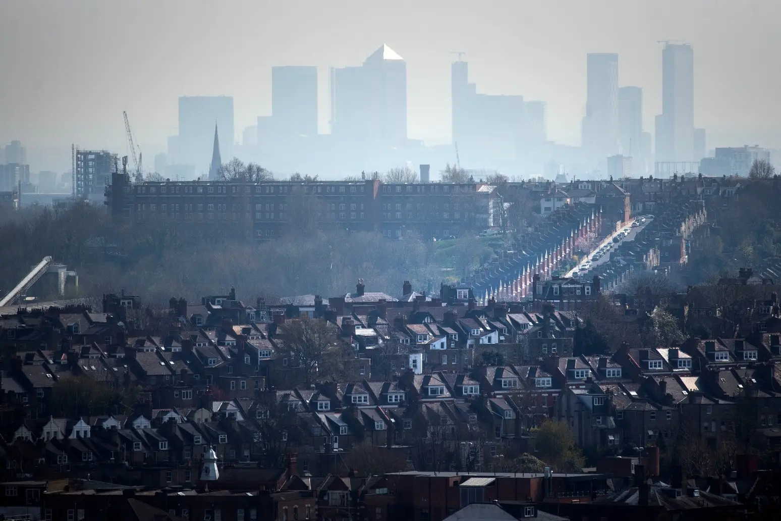 Air pollution hits 20-year low but public health risks remain 
